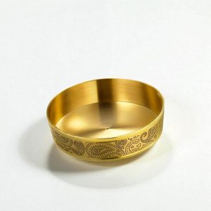 Juego de platos de latón grabado de primera calidad con cuencos de vidrio y cuchara para rituales diarios, regalos y uso tradicional en el templo del hogar. - Product Image 5