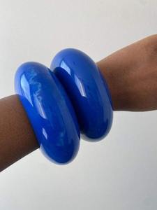 Elegante Pulsera de Resina con Dijes para Mujer, Joyería Moderna de Último Diseño - Product Image 5