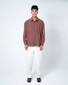 เสื้อเชิ้ตผู้ชายคอจีนทรงโอเวอร์ไซส์ แขนยาว ผ้าฝ้ายสีพื้น ติดกระดุม สไตล์ลำลอง พร้อมลายพิมพ์นูน รับผลิตแบบ OEM/ODM - Product Image 2