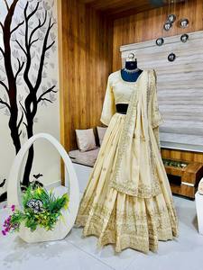 Lehenga Choli de Seda Beige con Dupatta, Bordado Floral, Largo hasta el Suelo, Traje Indio para Bodas y Fiestas - Product Image 6