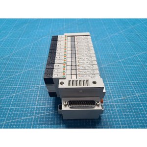 Vanne de commande pneumatique SMC VQ1200NY-5-X35+VQ1A01NY-5 00-038-0001, utilisée telle qu'elle est, pièces d'équipement semi-conducteur d'occasion - Product Image 1