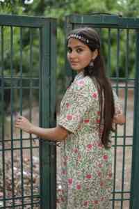 Mini Vestido de satén para mujer, estampado Floral, bordado, diseño sin mangas, recién llegado, lavable, estilo informal, tejido, impresión Digital - Product Image 4