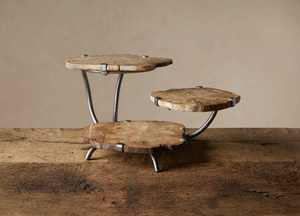 Planche de service rustique en bois pétrifié la plus vendue avec pieds en fer forgé, plateau à fromage en pierre naturelle, support à charcuterie à bords naturels - Product Image 4