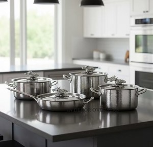 Juego de ollas y sartenes de acero inoxidable con diseño de uvas, tapa con asa, martillado a mano, ecológico, apto para inducción. - Product Image 1