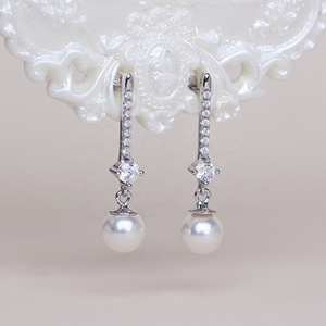 Bijoux de mariée de mariage Boucles <span class=keywords><strong>d</strong></span>'oreilles pendantes en perles ornées de perles <span class=keywords><strong>Swarovski</strong></span> Daisini Boucles <span class=keywords><strong>d</strong></span>'oreilles en argent sterling 925 - Product Image 4