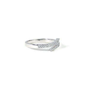 Bague ouverte ajustable empilable en or massif 10K 14K 18K certifiée IGI avec diamant de laboratoire rond et motif serpent pavé de griffes - Product Image 5
