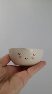 Bol en céramique mignon avec motif visage, fait main, pour servir la nourriture à la maison, finition sous glaçure, pour la décoration de la table. - Product Image 2