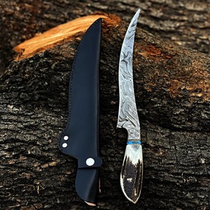 Cuchillo de Filetear de Acero de Damasco Hecho a Mano de Lujo, Hoja con Borde Dentado y Punta Caída, Mango de Asta de Ciervo de Grado Industrial - Product Image 4
