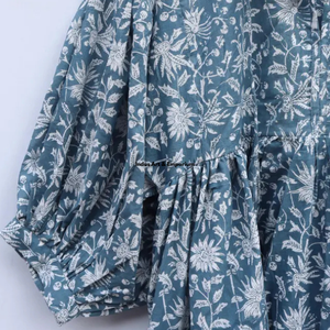 Belle robe en coton à motifs floraux, imprimée à la main, pour un usage décontracté. - Product Image 6