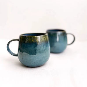 Taza de Café de Cerámica de Lujo con Esmalte Reactivo Efecto Océano, Acabado Texturizado a Mano, Interior de Tono Oscuro, Diseño que Retiene el Calor - Product Image 1