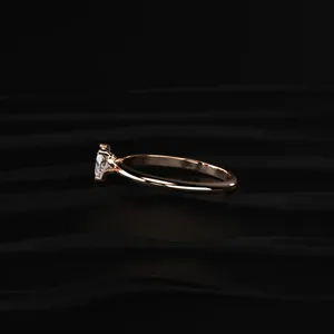 Bague de mariage solitaire en forme de cœur, look royal, avec clarté VVS-VS certifiée IGI. Achetez directement auprès d'un fournisseur indien de confiance. - Product Image 5