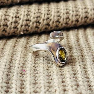 Anillo de latón geométrico con peridoto, chapado en plata, para mujer, con piedra preciosa, venta al por mayor - Product Image 3