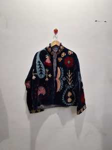 Veste vintage en velours écologique pour femmes, faite à la main, brodée, d'hiver, coupe bomber classique avec poche, mode ethnique - Product Image 1