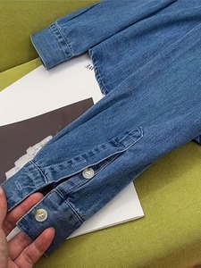 เสื้อเชิ้ตเดนิมพรีเมียมสำหรับผู้ชาย แขนยาว ผ้าทวิลย้อมเส้นด้าย เป็นมิตรต่อสิ่งแวดล้อม กันยับ แห้งเร็ว ระบายอากาศได้ดี สีพื้น คลาสสิก สไตล์ลำลอง รับผลิตแบบ OEM - Product Image 4