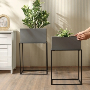 Juego Decorativo de 2 Macetas Rectangulares de Metal Gris Mate con Soportes Cuadrados de Metal Negro para Plantas, Helechos y Oficina - Product Image 2