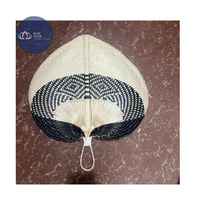 [VENTA EXITOSA] |   Abanico de mano de hoja de palma tejida |   Ventilador de mano portátil para recuerdo de boda, decoración de fiesta, Vietnam - Product Image 1