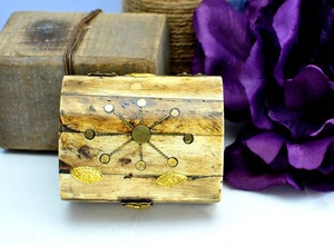 Boîte à bijoux de créateur FAIZA CRAFT de qualité supérieure, aspect vintage, en os, ronde, écologique, avec organisation pour le maquillage - Product Image 2