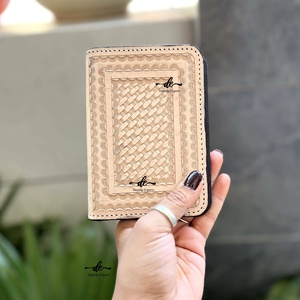 Porte-passeport en cuir Nouveau concepteur en cuir usiné Style Western Pattern Offre Spéciale Unique Multi Fonction Accessoires de voyage - Product Image 1