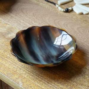 Nouveau Bol en Corne de Buffle Sculpté à la Main, Style Viking Nordique Médiéval, Poli, Taille Moyenne, pour Réenactement, Fête, Vaisselle de Service - Product Image 1