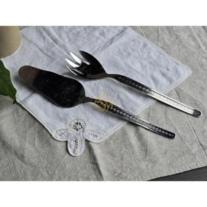 Elegante cuchara y tenedor metálicos para servir pasteles en bodas, ideales para cortar el pastel en ceremonias de compromiso y recepción con elegancia. - Product Image 3