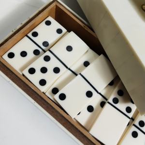 Ensemble de dominos minimalistes en ivoire avec boîte de rangement décorative en résine, ensemble de dominos avec boîte de rangement crème - Product Image 4