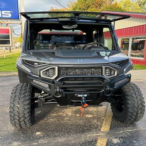 PROMO VENTES NOUVEAU Polaris Ranger Crew Northstar Edition Ultimate, véhicule utilitaire tout-terrain puissant, conçu pour l'aventure et le travail. - Product Image 2
