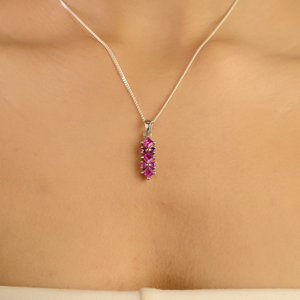 Pendentif barre verticale en rubis naturel, design en grappe taille princesse et taille ronde, bijoux en argent fin 925 OEM/ODM, vente en gros - Product Image 2