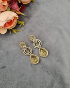 Pendientes elegantes con piedras preciosas en forma de lágrima, pendientes de diseño para mujer, joyería étnica para fiestas y celebraciones. - Product Image 4
