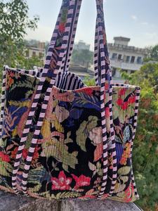 Bolso Tote Floral Acolchado Hecho a Mano, Bolsos de Hombro de Terciopelo de Algodón, Bolso de Mercado Reversible con Diseño de Patchwork - Product Image 5