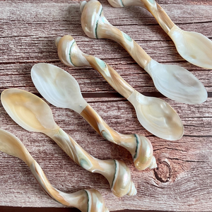 Natural <b>Shell</b> Spoon Handmade Mother of Pearl Tableware for Hotel Dining and Restaurant Supply OEM Manufacturer - Product Image 2