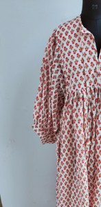Robe midi élégante bohème rouge à fleurs, en coton artisanal, avec col à nouer et imprimé ethnique palmiers, robe décontractée pour femmes - Product Image 2