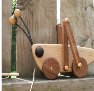 Camión de madera resistente que transporta a un lindo amigo tortuga. Perfecto para niños pequeños. Disponible a precios de mayorista - Product Image 2