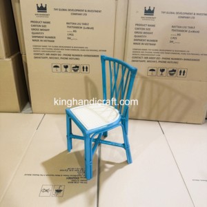 Chaise enfant vintage en rotin faite à la main pour location événementielle, mariage, fête, anniversaire, accessoire photo, vente en gros - Product Image 1