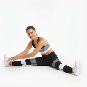 Ensemble de sport deux pièces pour femme : soutien-gorge de sport color block noir et gris et leggings taille haute pour fitness et entraînement - Product Image 5