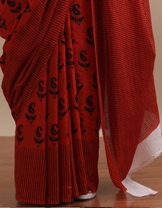 KV <b>Red</b> Mulmul Cotton Traditional Hand Drawn Paisley Printed Party Saree with Unstitched <b>Blouse</b> - Product Image 5