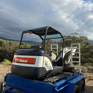 Mini-excavatrice Bobcat E17 puissante, dotée de commandes fluides, d'une taille compacte, d'une forte capacité de creusement et d'un excellent rendement sur chantier. - Product Image 2