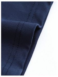 Camiseta de Algodón Estampada Azul Marino para Hombre, Fabricada en Sialkot, Manga Corta, Cuello Redondo, Corte Regular, Estilo Urbano, Prenda Auténtica - Product Image 6