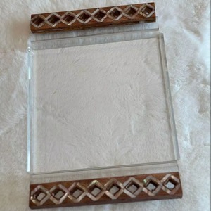 Plateau de service et de rangement multifonctionnel moderne en acrylique à un seul niveau avec incrustation de nacre et poignée en bois pour la cuisine - Product Image 5