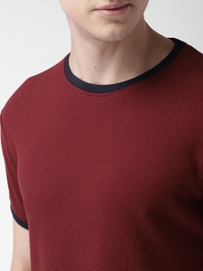 T-shirt en tricot rouge pour homme, coupe ajustée, avec bordure contrastée, manches courtes, col rond, vêtement décontracté - Product Image 3