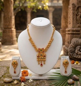 Conjunto de Joyería Étnica de Perlas con Baño de Oro y Acabado Antiguo, Collar y Aretes para Bodas, Compromisos y Fiestas, para Mujer - Product Image 4