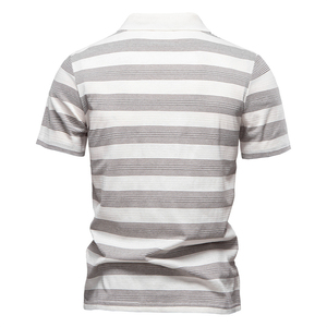 Camiseta de Cuello Alto a Rayas para Hombre, de Manga Corta, Corte Regular, Informal, 100% Algodón, Logotipo Frontal Blanco con Líneas Grises - Product Image 2