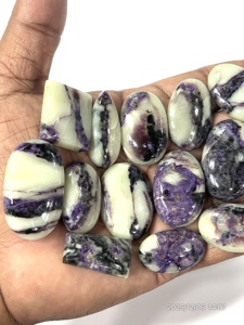 Charoite naturelle jaune-violette, pierres précieuses en vrac, cabochons de formes et tailles variées, environ 20 à 30 mm - Product Image 4