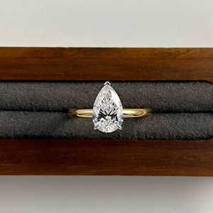 แหวนหมั้นเพชรทรงลูกแพร์ 1.68 กะรัต เพชรเลี้ยงในห้องปฏิบัติการ ทองคำขาว 14K ดีไซน์เรียบหรู เครื่องประดับเจ้าสาว รับรองโดย IGI จาก Hecza Jewels - Product Image 1