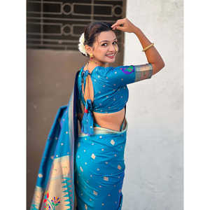 Sari Paithani Azul Pavo Real de Elite Weaves con Detalles Tejidos en Zari, 650g, Ropa India y Pakistaní - Product Image 2