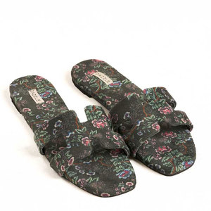 Sandales antidérapantes en velours avec semelle extérieure en cuir véritable, motif floral intégral tendance et de haute qualité, imprimé Santique Blossom - Product Image 1