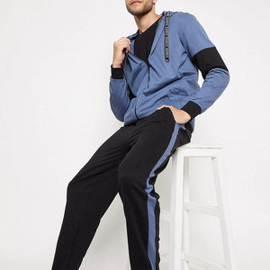 Sudadera Azul con Capucha y Cierre de Cremallera con Detalles Negros y Pantalones Deportivos a Juego, Conjunto Deportivo de 2 Piezas, Corte Regular, Largo Completo, Unisex - Product Image 4