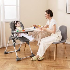 Seggiolone Pieghevole con Vassoio Rimovibile e Poggiapiedi - Comodità e Praticità (Categoria Prodotto: Seggiolini Rialzati) - Product Image 4