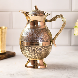 Carafe de luxe ornée de motifs floraux gravés, présentant un artisanat traditionnel très détaillé. Disponible au prix de gros - Product Image 1