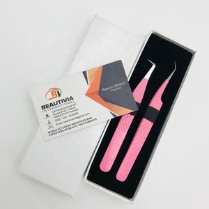 Pince à épiler d'extension de cils à pointe en fibre enduite de poudre rose personnalisée pince à épiler en acier inoxydable de marque privée adhérence parfaite testée à la main - Product Image 2