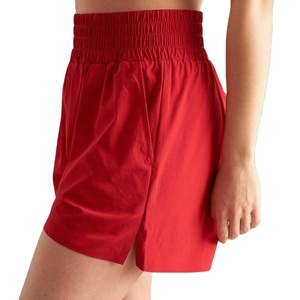 2026 conjunto corto cortavientos personalizado de alta calidad para mujer, nuevo diseño, ropa de calle, chándal cortavientos, conjunto de pantalones cortos - Product Image 5